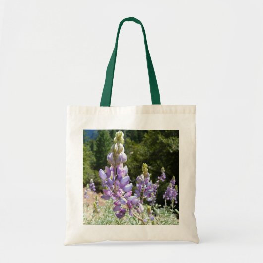 Berglupinen in Yosemite Tote Bag (Voorkant)