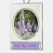 Berglupinen in Yosemite Verzilverd Banner Ornament (Links)