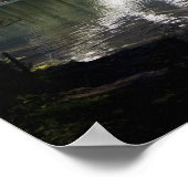 Bergmeer reflecterend gebergte bedekt met bomen poster (Hoek)