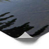 Bergpiek in een meer poster (Hoek)