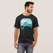 Bergpine Boom Blue Sky Birds vliegende massa T-shirt (Voorkant volledig)