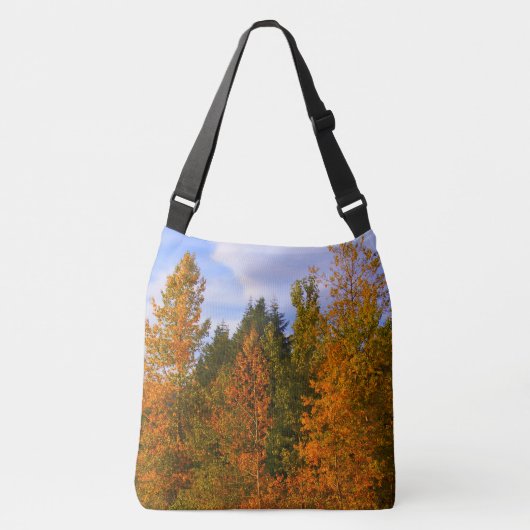 bergplaats, herfst bomen, plaats natuur crossbody tas (Voorkant)