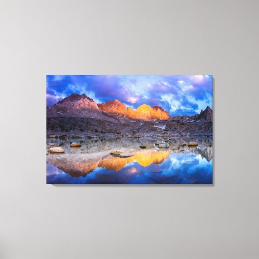 Bergreflectie, Californië Canvas Afdruk (Voorkant)