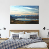 Bergreflecties – Vredige Meerhorizon Canvas Afdruk (Insitu (Slaapkamer))