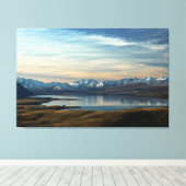 Bergreflecties – Vredige Meerhorizon Canvas Afdruk (Insitu (Houten vloer))