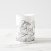 Bergtoppen geschetst met potlood op Latte mok (Voorkant)