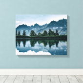 Bergwoud reflectie canvas afdruk (Insitu (Houten vloer))