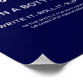 Bericht in een bottelaar met een brute marineslag poster (Hoek)