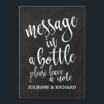 Bericht in een gebarentaal op een bottelbaar bord kaart<br><div class="desc">Een elegant teken van de snijrand bruiloft, kenmerkt de tekst "Bericht in een fles gelieve een nota"in een uitgewalste manuscriptdoopvont te verlaten, voegt de borsteltextuur een spontaan en playful gevoel toe. De achtergrondkleur kan aan uw behoeften en voorkeuren worden aangepast. Neem contact met mij op als u een speciaal verzoek...</div>