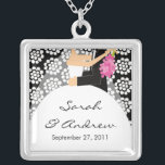 Berichten over het Ketting Bride en Groom Black Wh<br><div class="desc">Bride & Groom bruiloft koppel ketting met een mooi stel op een zwarte en witte zwarte en    witte achtergrond!  Perfect geschenk voor de pas gehuwde Bride!</div>