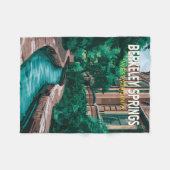 Berkeley Springs West Virginia Illustratie Reis Fleece Deken (Voorkant (Horizontaal))