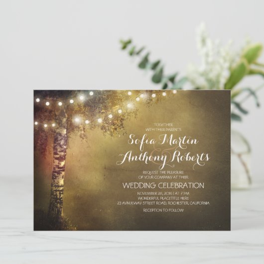 Berkenboom en String Lights bruiloft uitnodiging (Staand voorkant)