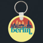 Berlijn Duitsland City Skyline Retro Cityscape Art Sleutelhanger<br><div class="desc">en retro-stadsplan met prachtige skyline, toeristische attractie en cityscape art. Koelwolkenkrabber en bouwartikelen voor silhouette-illustratie voor toeristen en reizigers. Perfect als souvenir om terug naar huis te brengen wanneer je over de wereld reist. Bespaar de herinnering aan uw reis en vakantie met familie en vrienden. De achtergrondkleur kan aan uw...</div>