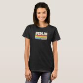 Berlijn Duitsland Rainbow Gay Pride Merch Retro 70 T-shirt (Voorkant volledig)