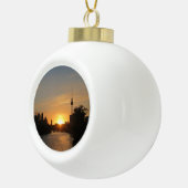 Berlijn Duitsland Skyline Night Fernsehturm Keramische Bal Ornament (Rechts)