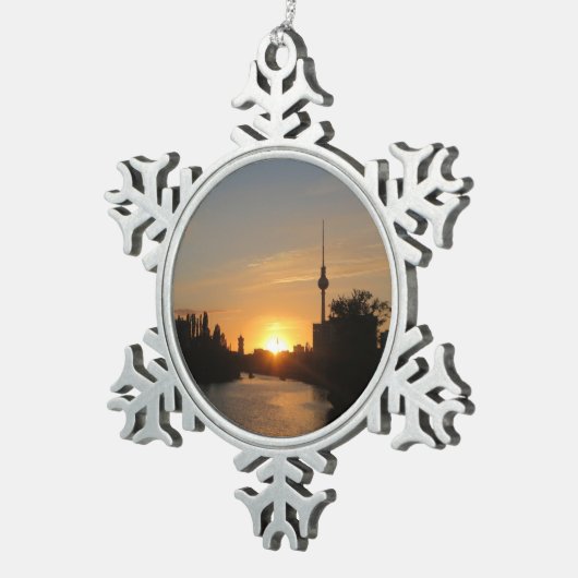Berlijn Duitsland Skyline Night Fernsehturm Tin Sneeuwvlok Ornament (Rechts)