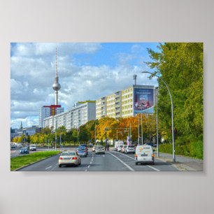 Berlijnse televisietoren en drukke straat poster