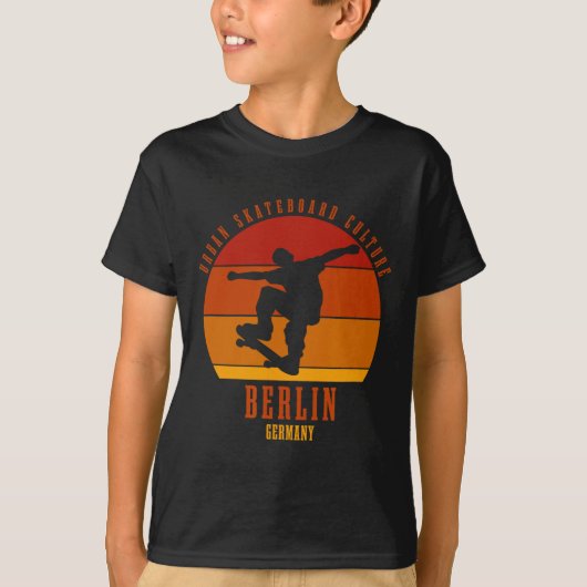 Berlin Germany Skateboarder Urn Skateboarding 3  T-shirt (Voorkant)