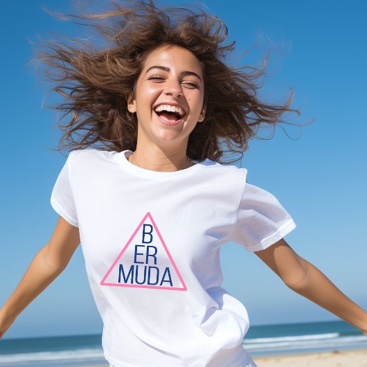 Bermudadriehoek met moderne tekst binnenin t-shirt