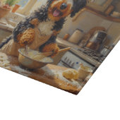 Bernedoodle Cooking in Kitchen Snijplank (Hoek)