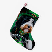 Bernedoodle Dog fiets St. Patrick's Day Kleine Kerstsok (Voorkant (Hangend))