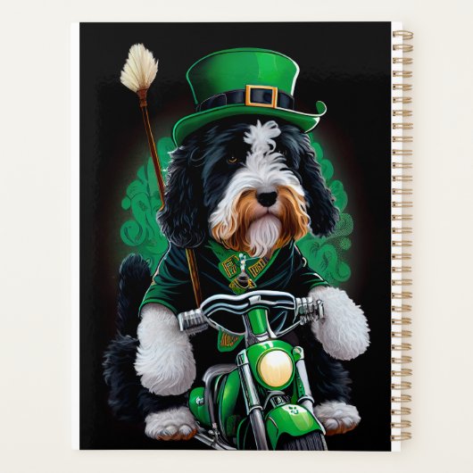 Bernedoodle Dog fiets St. Patrick's Day Planner (Achterkant)