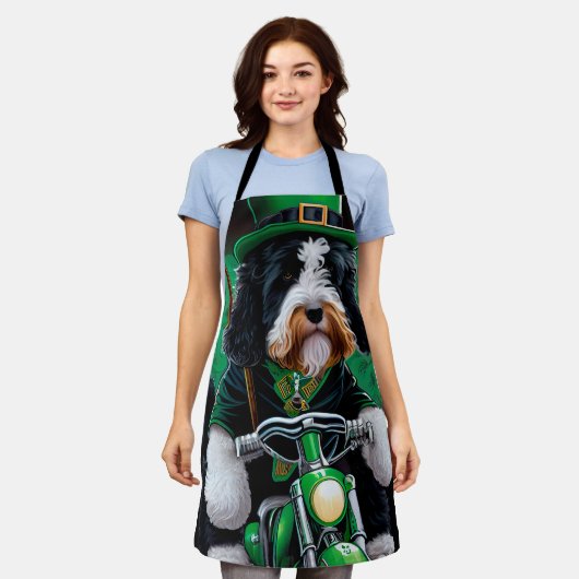 Bernedoodle Dog fiets St. Patrick's Day Schort (Gedragen)
