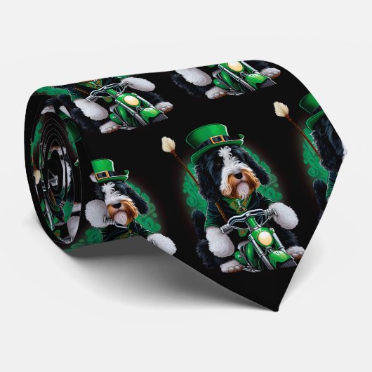 Bernedoodle Dog fiets St. Patrick's Day Stropdas (Opgerold)