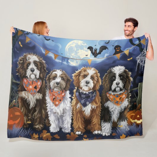 Bernedoodle Halloween Griezelen Fleece Deken (In situ)