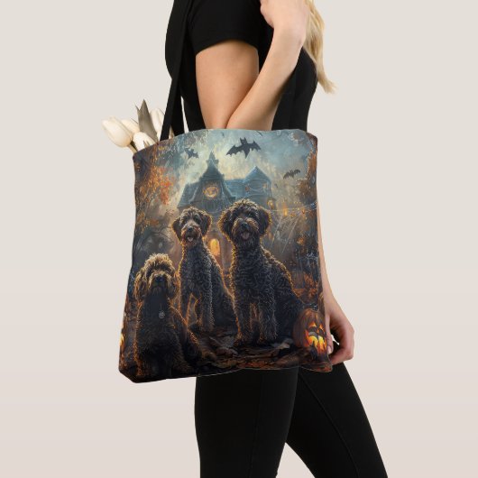 Bernedoodle Halloween Nacht Doggy Delight Tote Bag (Dichtbij)