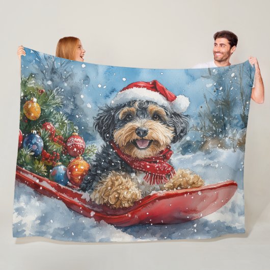 Bernedoodle Hond in Sledge Laat het Sneeuw Kerstmi Fleece Deken (In situ)