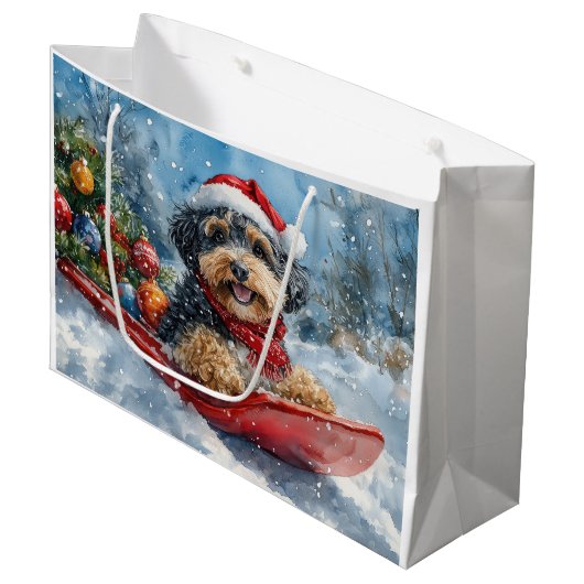 Bernedoodle Hond in Sledge Laat het Sneeuw Kerstmi Groot Cadeauzakje (Voorkant Gekanteld)