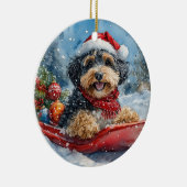 Bernedoodle Hond in Sledge Laat het Sneeuw Kerstmi Keramisch Ornament (Rechts)