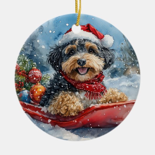 Bernedoodle Hond in Sledge Laat het Sneeuw Kerstmi Keramisch Ornament (Voorkant)