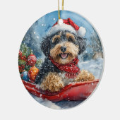 Bernedoodle Hond in Sledge Laat het Sneeuw Kerstmi Keramisch Ornament (Links)