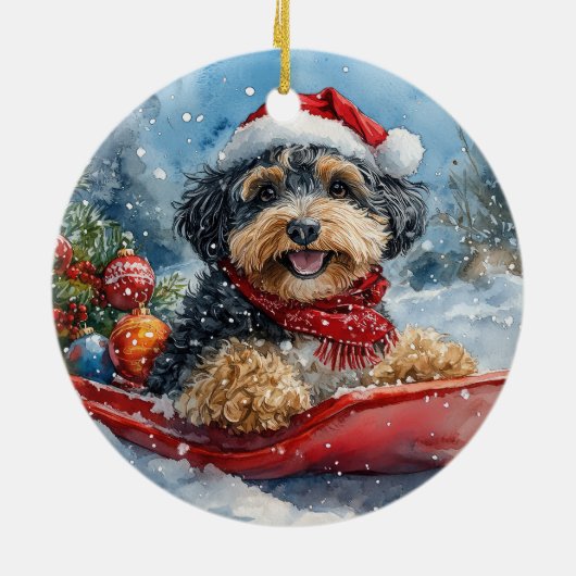Bernedoodle Hond in Sledge Laat het Sneeuw Kerstmi Keramisch Ornament (Achterkant)