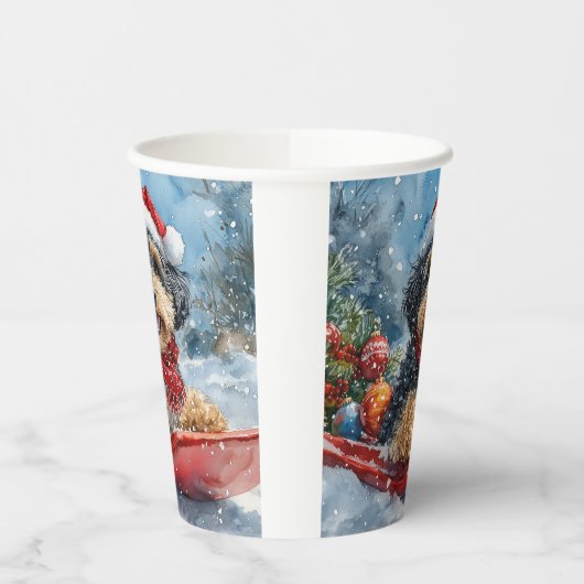 Bernedoodle Hond in Sledge Laat het Sneeuw Kerstmi Papieren Bekers (Links)