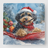 Bernedoodle Hond in Sledge Laat het Sneeuw Kerstmi Vierkante Klok (Voorkant)