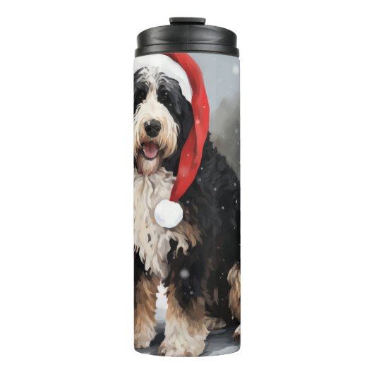Bernedoodle Hond in Sneeuw Kerstmis Thermosbeker (Voorkant)