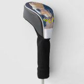 Bernedoodle hond met geel golf pet golfheadcover (Schuin)