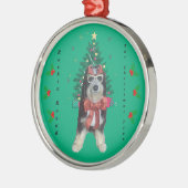 Bernedoodle in Christmas Outfit Rockin Round Tree Metalen Ornament (Links)