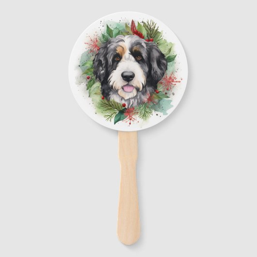 Bernedoodle Kerstkrans Feestelijke Pup Handwaaier (Achterkant)