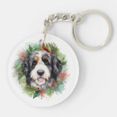 Bernedoodle Kerstkrans Feestelijke Pup Sleutelhanger (Achterkant)