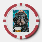 Bernedoodle met een mok poker chips (Voorkant)