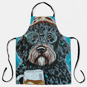 Bernedoodle met een mok schort