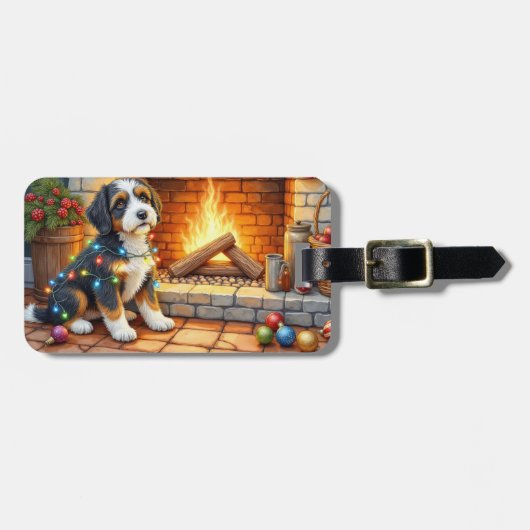 Bernedoodle Open haard met Kerstverlichting Bagagelabel (Voorkant horizontaal)