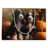 Bernedoodle Puppy Herfst Verrukking Pompoen Groot Cadeauzakje (Achterkant)