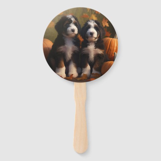 Bernedoodle Puppy Herfst Verrukking Pompoen Handwaaier (Achterkant)