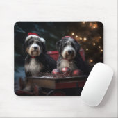 Bernedoodle Snowy Sleigh Kerstdecoratie Muismat (Met muis)