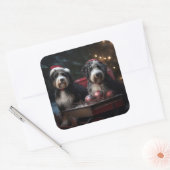 Bernedoodle Snowy Sleigh Kerstdecoratie Vierkante Sticker (Envelop)